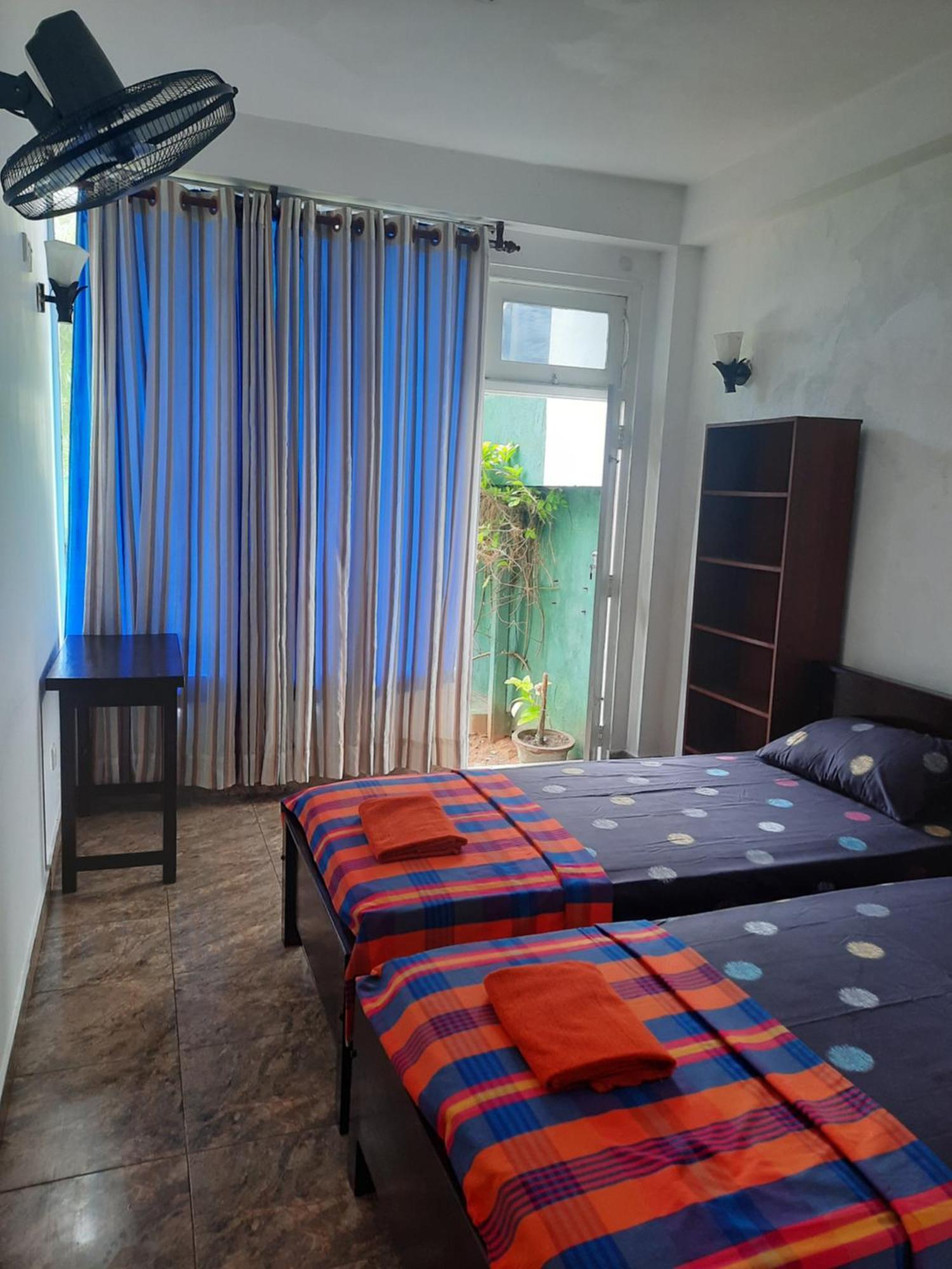White Surfing Beach Resort Unawatuna Exterior photo
